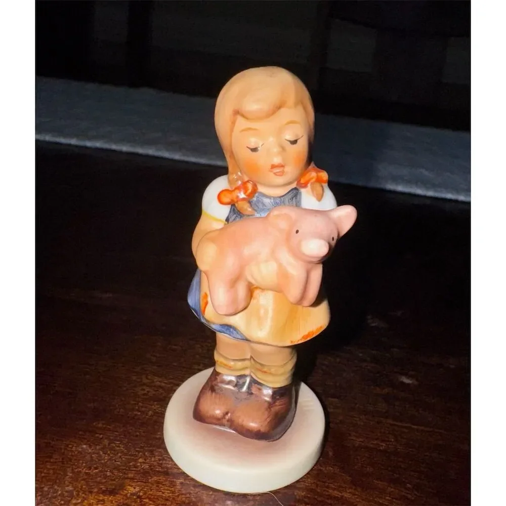 New M.J. Hummel "Pigtails" Goebel Figurine w/ Piglet 1999 Exclusive Edition‎ - Picture 2 of 8